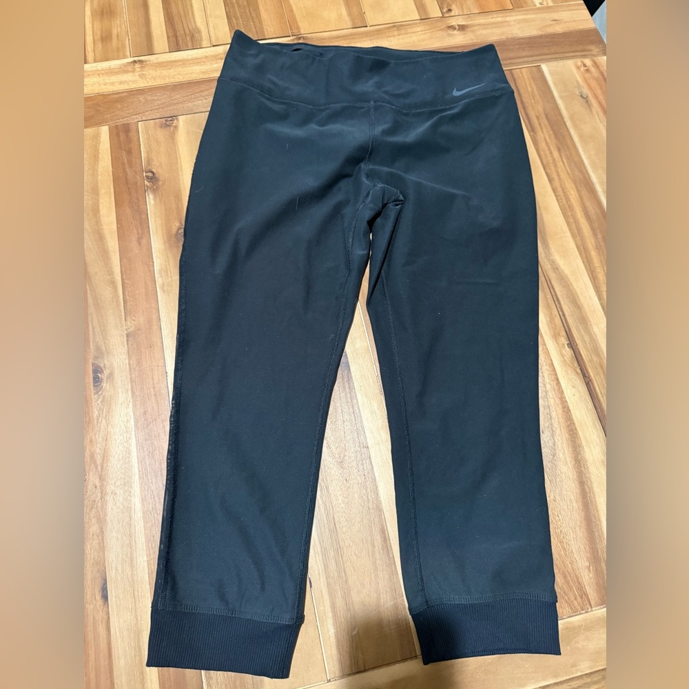 Nike dri fit woman cropped leggings large